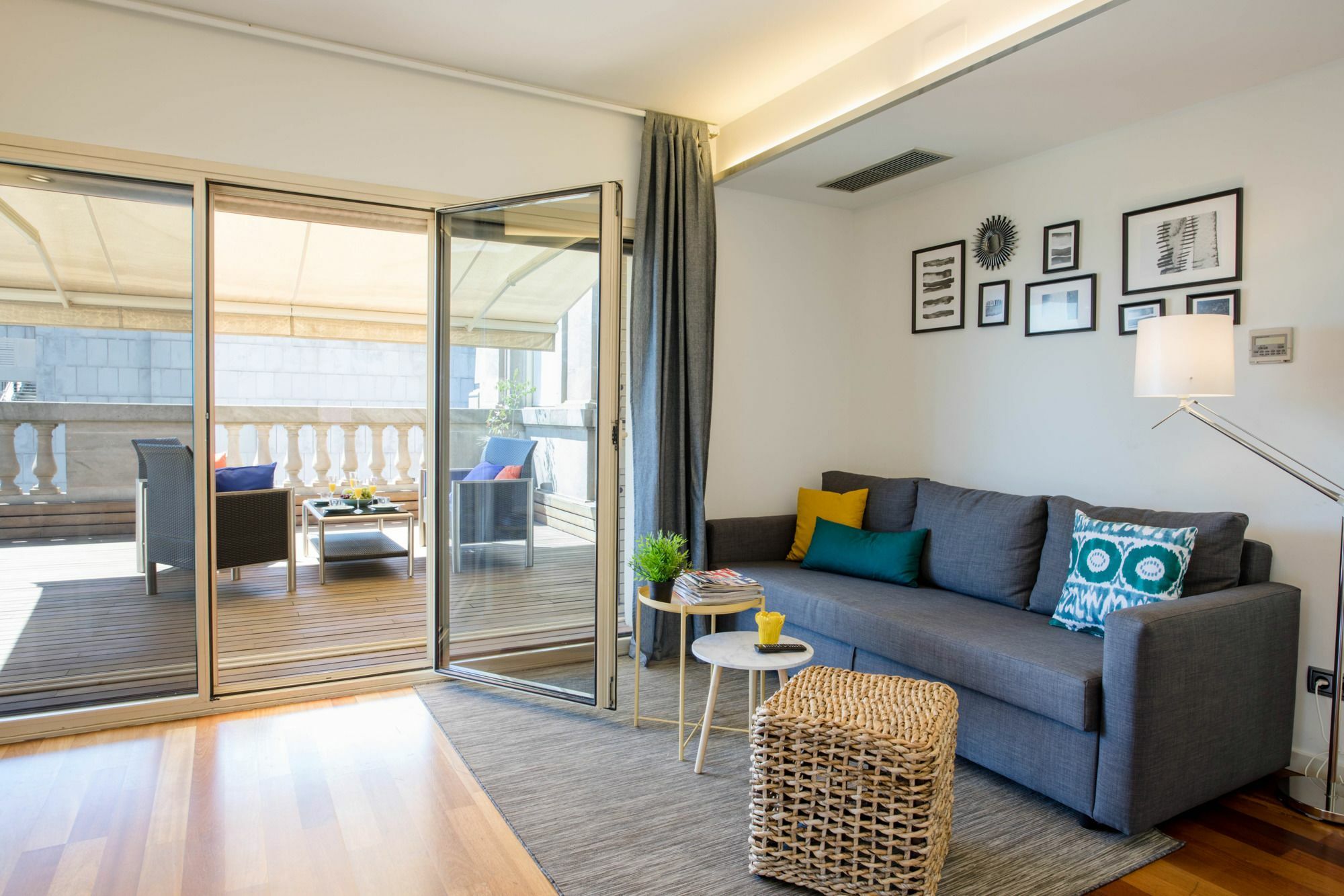 Unique Rentals - Placa Catalunya Central Apartments Barcelona Bagian luar foto